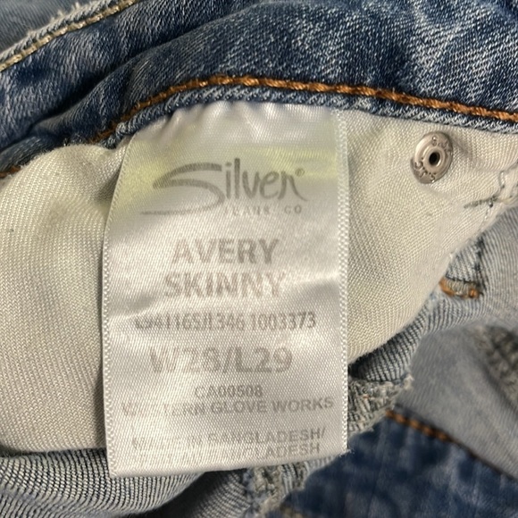 Silver Jeans Co Women’s Avery Skinny Mid Rise Blue Jeans Medium Wash Size 28x29 - Picture 9 of 10